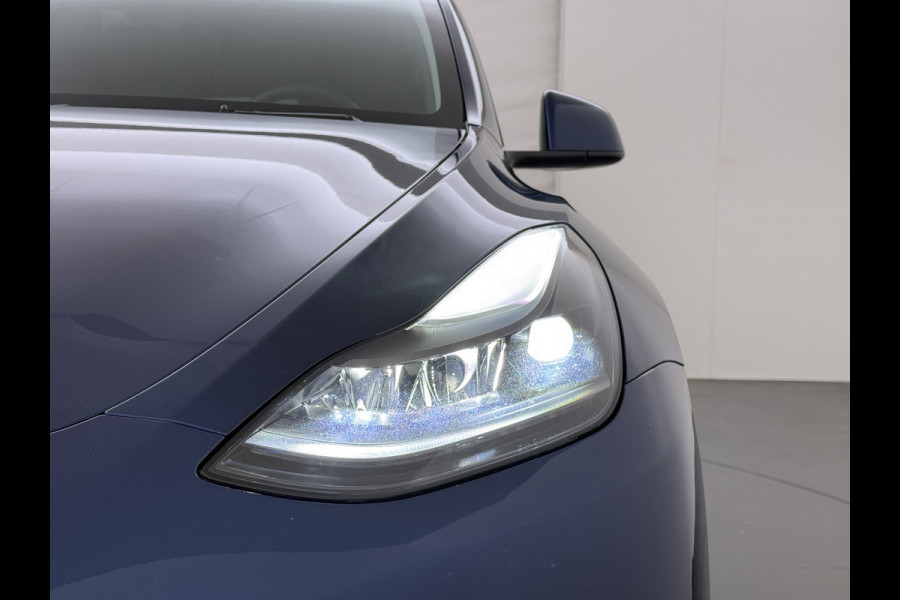Tesla Model Y 300pk Trekhaak SOH 92% Warmtepomp LFP-Accu Leer Lmv Camera's Panoramadak Adap.Cruise Navi Ecc RWD Autopilot Stoel+Stuur+Achterbank Verwarming Elek.Achterklep Dodehoek detector Draadloze telefoonlader 1e Eigenaar 1.600KG Trekgewicht Fabrieksgarantie op Motor en Accu tot 22-04-2032/160.000km