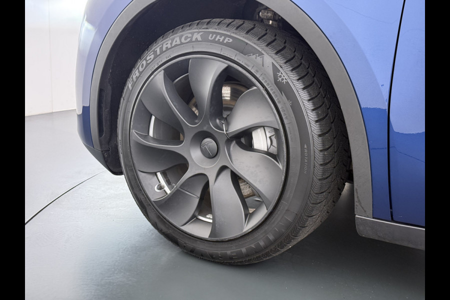 Tesla Model Y 300pk Trekhaak SOH 92% Warmtepomp LFP-Accu Leer Lmv Camera's Panoramadak Adap.Cruise Navi Ecc RWD Autopilot Stoel+Stuur+Achterbank Verwarming Elek.Achterklep Dodehoek detector Draadloze telefoonlader 1e Eigenaar 1.600KG Trekgewicht Fabrieksgarantie op Motor en Accu tot 22-04-2032/160.000km