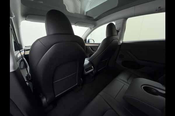 Tesla Model Y 300pk Trekhaak SOH 92% Warmtepomp LFP-Accu Leer Lmv Camera's Panoramadak Adap.Cruise Navi Ecc RWD Autopilot Stoel+Stuur+Achterbank Verwarming Elek.Achterklep Dodehoek detector Draadloze telefoonlader 1e Eigenaar 1.600KG Trekgewicht Fabrieksgarantie op Motor en Accu tot 22-04-2032/160.000km