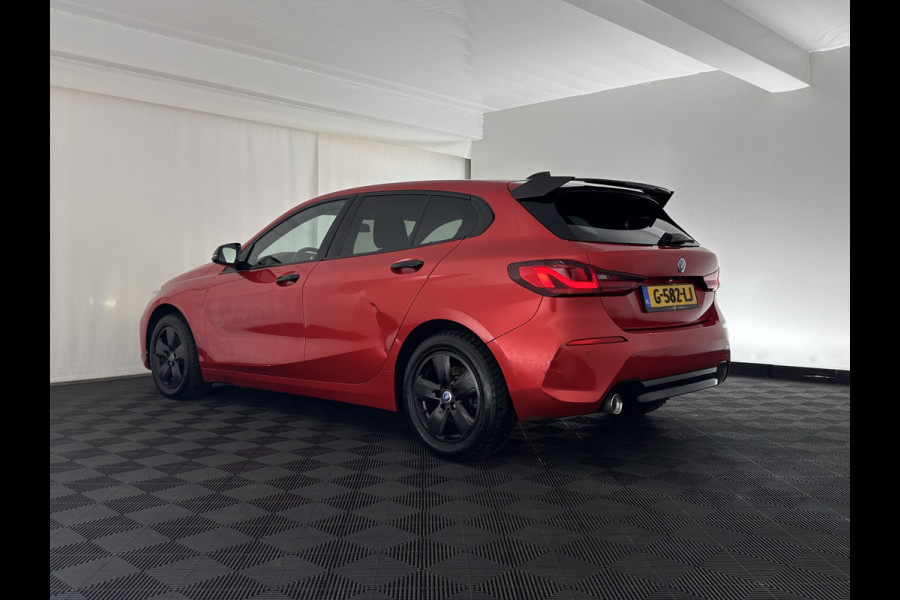 BMW 1-serie 116D Executive Edition *DIGI-COCKPIT | FULL-LED | NAVI-FULLMAP | AMBIENTLIGHT | CRUISE | KEYLESS | PRIVACY-GLASS | ECC | PDC | 16"ALU*