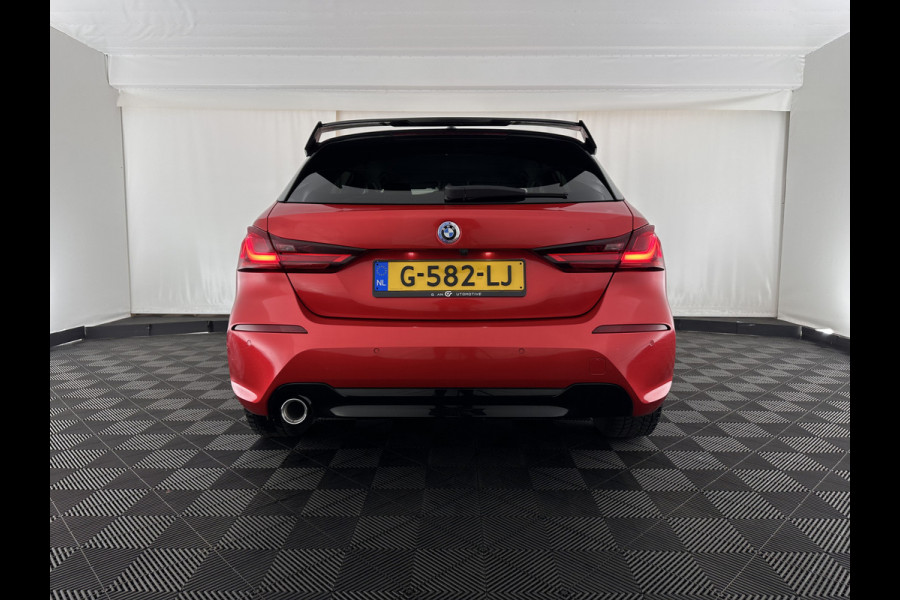 BMW 1-serie 116D Executive Edition *DIGI-COCKPIT | FULL-LED | NAVI-FULLMAP | AMBIENTLIGHT | CRUISE | KEYLESS | PRIVACY-GLASS | ECC | PDC | 16"ALU*