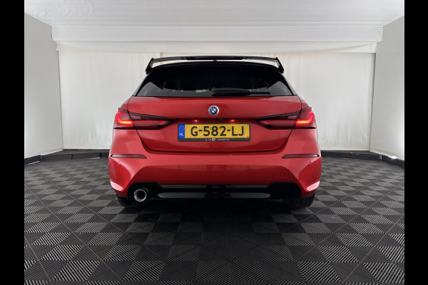 BMW 1-serie 116D Executive Edition *DIGI-COCKPIT | FULL-LED | NAVI-FULLMAP | AMBIENTLIGHT | CRUISE | KEYLESS | PRIVACY-GLASS | ECC | PDC | 16"ALU*