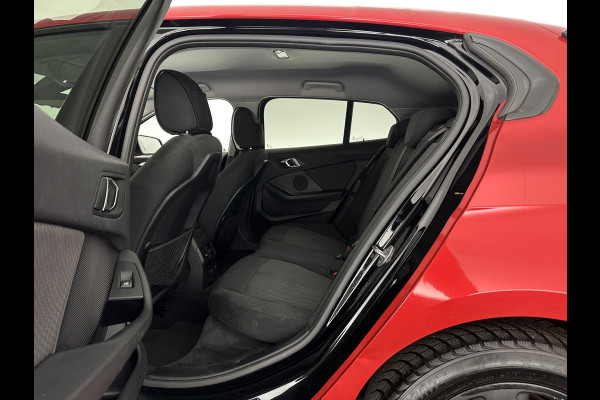 BMW 1-serie 116D Executive Edition *DIGI-COCKPIT | FULL-LED | NAVI-FULLMAP | AMBIENTLIGHT | CRUISE | KEYLESS | PRIVACY-GLASS | ECC | PDC | 16"ALU*