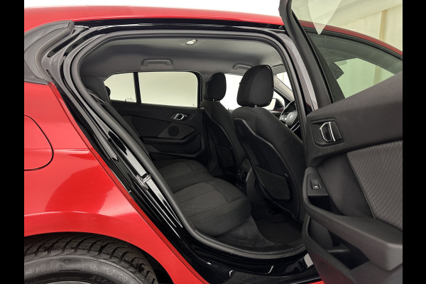 BMW 1-serie 116D Executive Edition *DIGI-COCKPIT | FULL-LED | NAVI-FULLMAP | AMBIENTLIGHT | CRUISE | KEYLESS | PRIVACY-GLASS | ECC | PDC | 16"ALU*
