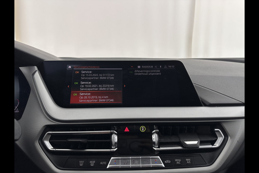 BMW 1-serie 116D Executive Edition *DIGI-COCKPIT | FULL-LED | NAVI-FULLMAP | AMBIENTLIGHT | CRUISE | KEYLESS | PRIVACY-GLASS | ECC | PDC | 16"ALU*