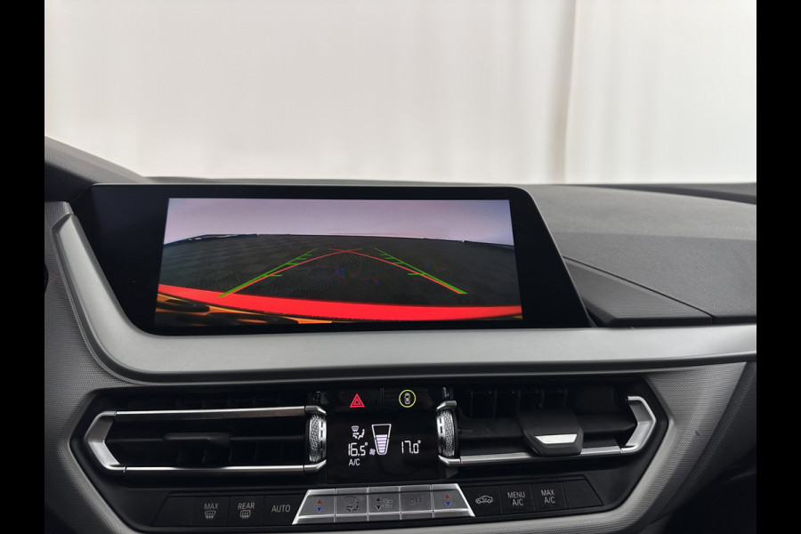 BMW 1-serie 116D Executive Edition *DIGI-COCKPIT | FULL-LED | NAVI-FULLMAP | AMBIENTLIGHT | CRUISE | KEYLESS | PRIVACY-GLASS | ECC | PDC | 16"ALU*