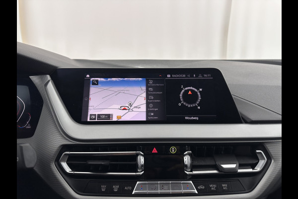 BMW 1-serie 116D Executive Edition *DIGI-COCKPIT | FULL-LED | NAVI-FULLMAP | AMBIENTLIGHT | CRUISE | KEYLESS | PRIVACY-GLASS | ECC | PDC | 16"ALU*