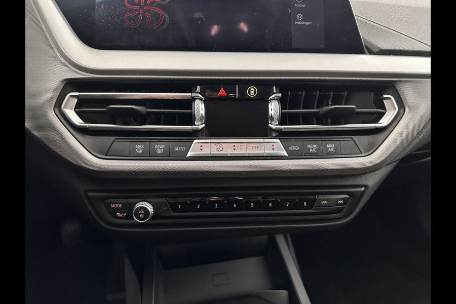 BMW 1-serie 116D Executive Edition *DIGI-COCKPIT | FULL-LED | NAVI-FULLMAP | AMBIENTLIGHT | CRUISE | KEYLESS | PRIVACY-GLASS | ECC | PDC | 16"ALU*