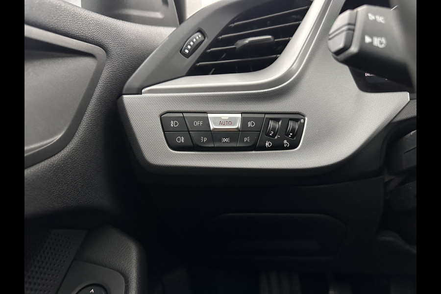 BMW 1-serie 116D Executive Edition *DIGI-COCKPIT | FULL-LED | NAVI-FULLMAP | AMBIENTLIGHT | CRUISE | KEYLESS | PRIVACY-GLASS | ECC | PDC | 16"ALU*