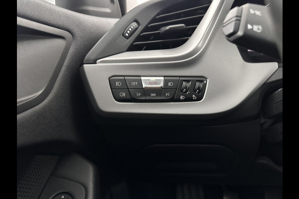 BMW 1-serie 116D Executive Edition *DIGI-COCKPIT | FULL-LED | NAVI-FULLMAP | AMBIENTLIGHT | CRUISE | KEYLESS | PRIVACY-GLASS | ECC | PDC | 16"ALU*