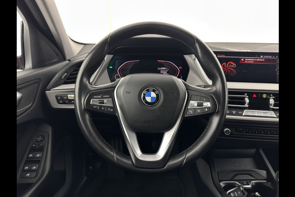 BMW 1-serie 116D Executive Edition *DIGI-COCKPIT | FULL-LED | NAVI-FULLMAP | AMBIENTLIGHT | CRUISE | KEYLESS | PRIVACY-GLASS | ECC | PDC | 16"ALU*