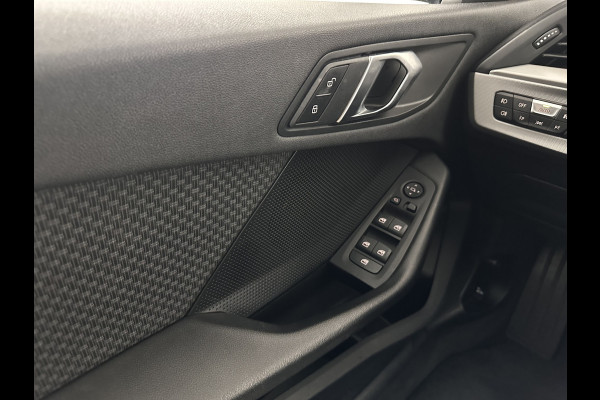 BMW 1-serie 116D Executive Edition *DIGI-COCKPIT | FULL-LED | NAVI-FULLMAP | AMBIENTLIGHT | CRUISE | KEYLESS | PRIVACY-GLASS | ECC | PDC | 16"ALU*