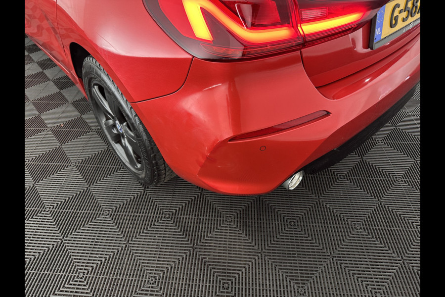 BMW 1-serie 116D Executive Edition *DIGI-COCKPIT | FULL-LED | NAVI-FULLMAP | AMBIENTLIGHT | CRUISE | KEYLESS | PRIVACY-GLASS | ECC | PDC | 16"ALU*