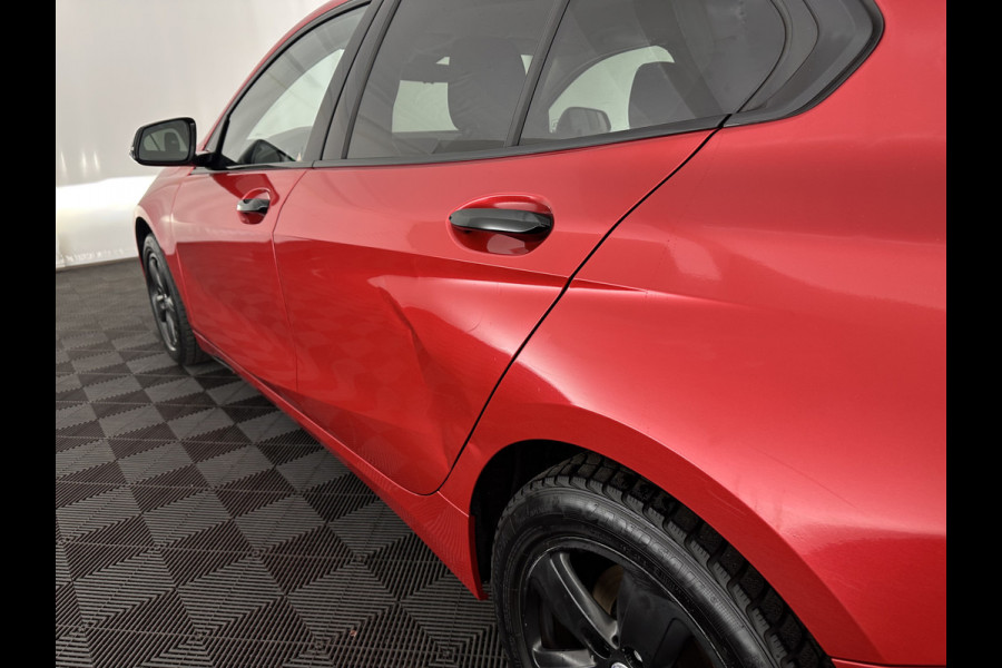 BMW 1-serie 116D Executive Edition *DIGI-COCKPIT | FULL-LED | NAVI-FULLMAP | AMBIENTLIGHT | CRUISE | KEYLESS | PRIVACY-GLASS | ECC | PDC | 16"ALU*
