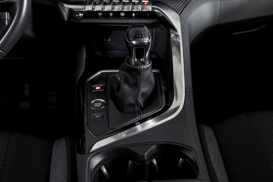 Peugeot 3008 1.2 PureTech 130 PK Active Pack Business Orig. NL | Dig. Cockpit | Cruise | PDC | NAV + App. Conncect | ECC | Afn. Trekhaak | LM 19" |