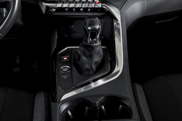 Peugeot 3008 1.2 PureTech 130 PK Active Pack Business Orig. NL | Dig. Cockpit | Cruise | PDC | NAV + App. Conncect | ECC | Afn. Trekhaak | LM 19" |