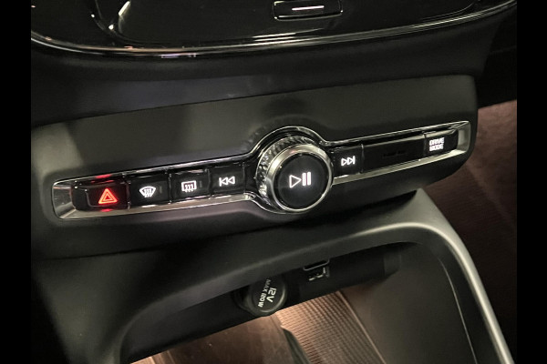 Volvo XC40 1.5 T5 Plug-in hybrid Ultimate Dark Open dak | Adapt. cruise | 360 camera | Stuur-/stoelverwarming | Memory | Leder | Harman/Kardon