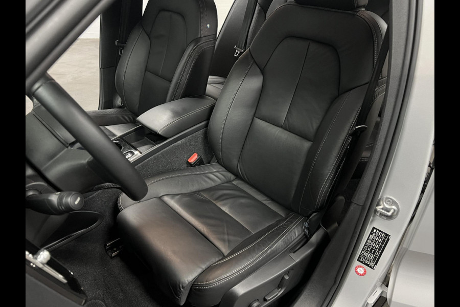 Volvo XC40 1.5 T5 Plug-in hybrid Ultimate Dark Trekhaak | Adapt. cruise | Open dak | Stuur-/stoelverwarming | Achteruitrij camera | Memory | Leder