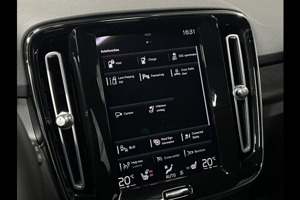 Volvo XC40 1.5 T5 Plug-in hybrid Ultimate Dark Trekhaak | Adapt. cruise | Open dak | Stuur-/stoelverwarming | Achteruitrij camera | Memory | Leder