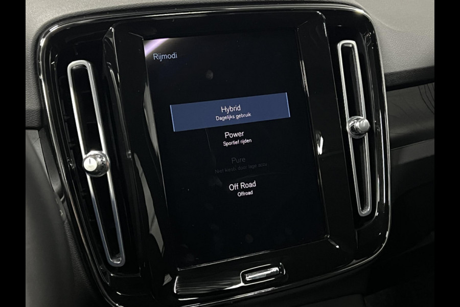 Volvo XC40 1.5 T5 Plug-in hybrid Ultimate Dark Trekhaak | Adapt. cruise | Open dak | Stuur-/stoelverwarming | Achteruitrij camera | Memory | Leder