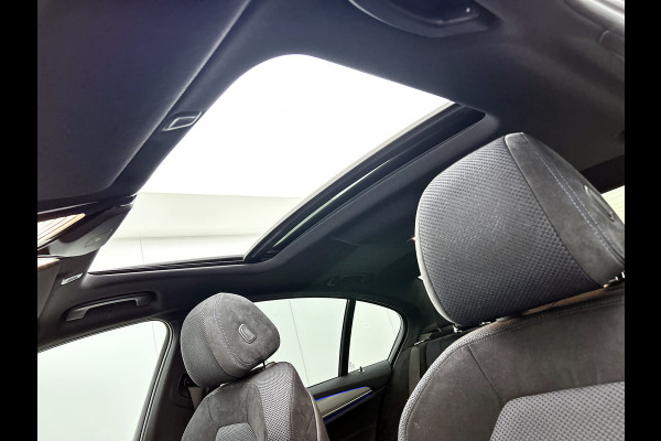 BMW 5 Serie 530e M-Sport High Executive(Dealer OnderH, Panorama, Adaptive Cruise, Harman/ Kardon, Head-up, 360 camera, Etc)