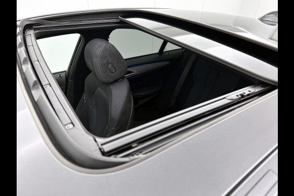 BMW 5 Serie 530e M-Sport High Executive(Dealer OnderH, Panorama, Adaptive Cruise, Harman/ Kardon, Head-up, 360 camera, Etc)