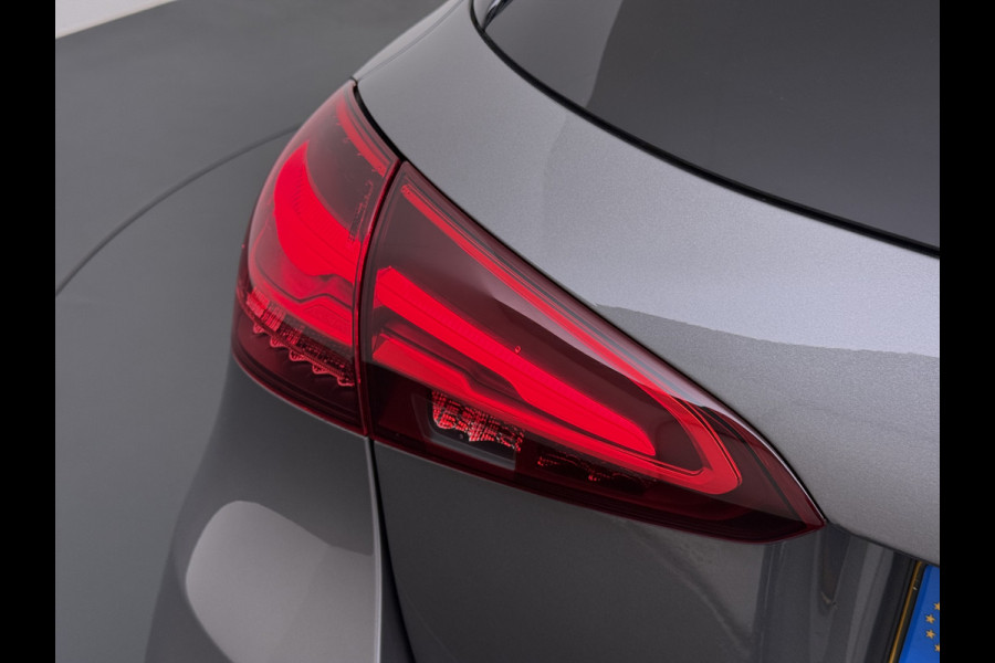 Mercedes-Benz A-Klasse 250e AMG // istronic // Panoramadak // Headup // 360 Camera // 19" // Carplay // Sfeerverlichting // Nightpakket // Memory
