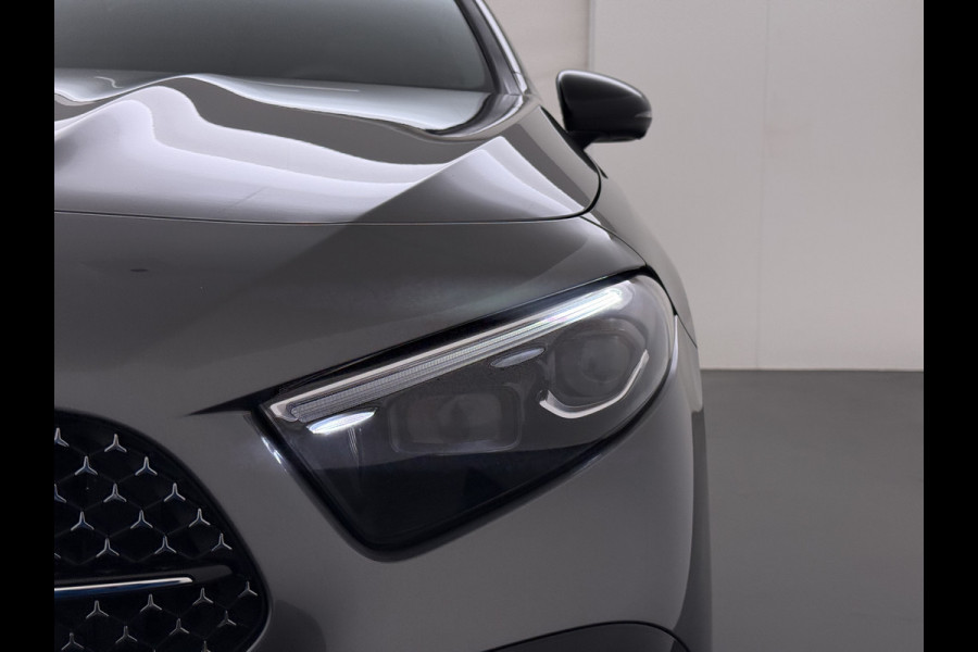 Mercedes-Benz A-Klasse 250e AMG // istronic // Panoramadak // Headup // 360 Camera // 19" // Carplay // Sfeerverlichting // Nightpakket // Memory