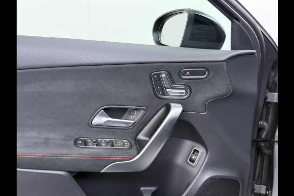 Mercedes-Benz A-Klasse 250e AMG // istronic // Panoramadak // Headup // 360 Camera // 19" // Carplay // Sfeerverlichting // Nightpakket // Memory