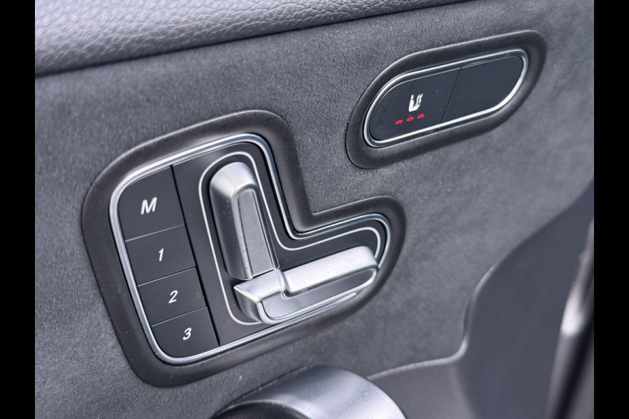 Mercedes-Benz A-Klasse 250e AMG // istronic // Panoramadak // Headup // 360 Camera // 19" // Carplay // Sfeerverlichting // Nightpakket // Memory