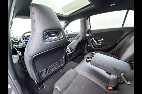 Mercedes-Benz A-Klasse 250e AMG // istronic // Panoramadak // Headup // 360 Camera // 19" // Carplay // Sfeerverlichting // Nightpakket // Memory