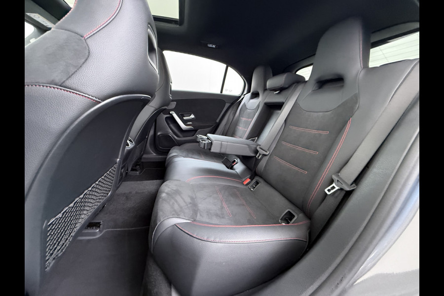 Mercedes-Benz A-Klasse 250e AMG // istronic // Panoramadak // Headup // 360 Camera // 19" // Carplay // Sfeerverlichting // Nightpakket // Memory