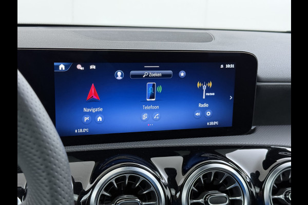 Mercedes-Benz A-Klasse 250e AMG // istronic // Panoramadak // Headup // 360 Camera // 19" // Carplay // Sfeerverlichting // Nightpakket // Memory
