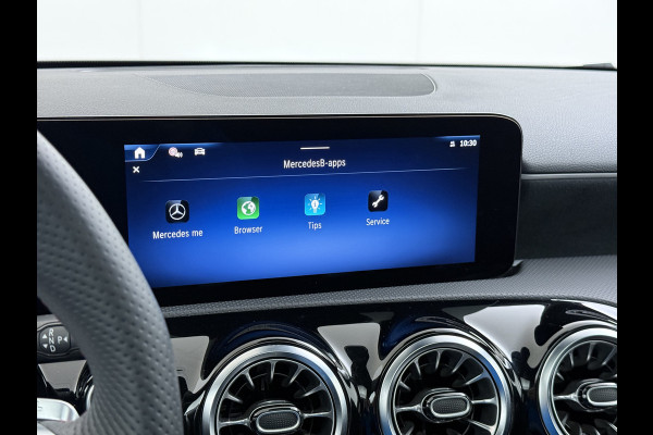 Mercedes-Benz A-Klasse 250e AMG // istronic // Panoramadak // Headup // 360 Camera // 19" // Carplay // Sfeerverlichting // Nightpakket // Memory