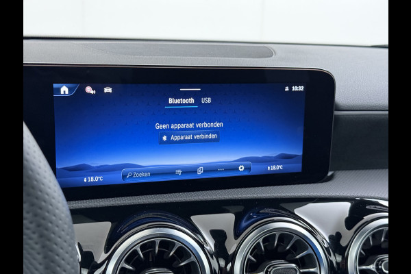 Mercedes-Benz A-Klasse 250e AMG // istronic // Panoramadak // Headup // 360 Camera // 19" // Carplay // Sfeerverlichting // Nightpakket // Memory