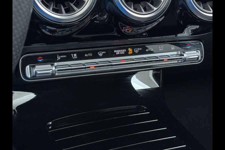 Mercedes-Benz A-Klasse 250e AMG // istronic // Panoramadak // Headup // 360 Camera // 19" // Carplay // Sfeerverlichting // Nightpakket // Memory