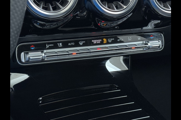 Mercedes-Benz A-Klasse 250e AMG // istronic // Panoramadak // Headup // 360 Camera // 19" // Carplay // Sfeerverlichting // Nightpakket // Memory