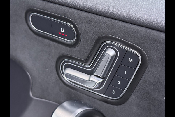 Mercedes-Benz A-Klasse 250e AMG // istronic // Panoramadak // Headup // 360 Camera // 19" // Carplay // Sfeerverlichting // Nightpakket // Memory