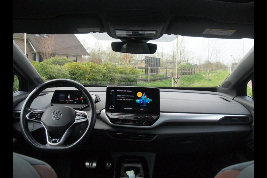 Volkswagen ID.4 First Max 77 kWh | SOH 91% | Panoramadak | Head-Up Display | Sfeerverlichting | 360 Camera |