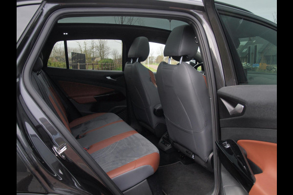 Volkswagen ID.4 First Max 77 kWh | SOH 91% | Panoramadak | Head-Up Display | Sfeerverlichting | 360 Camera |