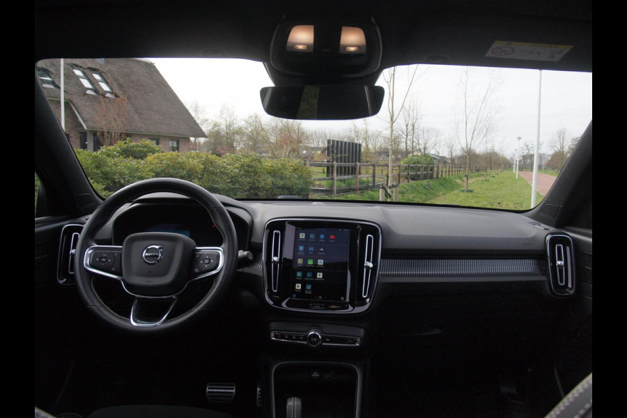 Volvo XC40 Recharge P8 AWD R-Design | SOH 92% | Panoramadak | Harman Kardon | Trekhaak | 360 Camera |