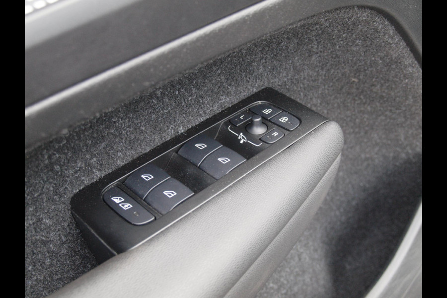 Volvo XC40 Recharge P8 AWD R-Design | SOH 92% | Panoramadak | Harman Kardon | Trekhaak | 360 Camera |