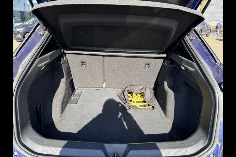 Volkswagen ID.4 City 52 kWh WARMTEPOMP| STOELVERWARMING + STUURVERWARMING|VOORRUIT VERWARMING| APPLE CARPLAY/ ANDROID AUTO| ADAPTIVE CRUISE CONTROL| RIJKLAARPRIJS. INCL 12 MND BOVAG GARANTIE