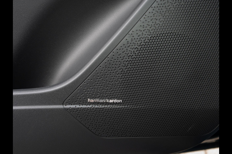 Kia Niro 1.6 GDi Hybrid ExecutiveLine | Stoel en stuurverwarming | Schuifkanteldak | HUD | Harmen en kardon audio |