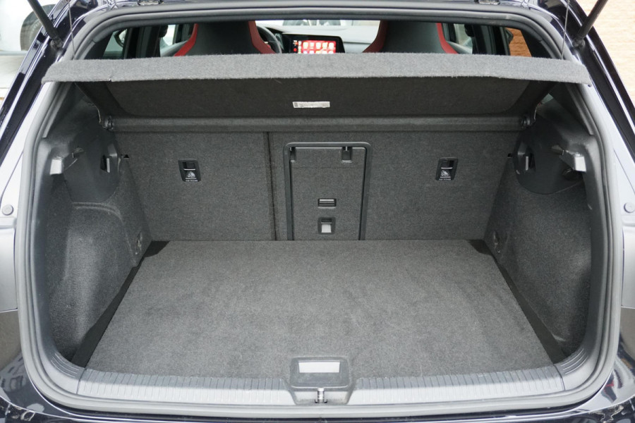 Volkswagen Golf 2.0 TSI GTI Clubsport 300PK + PANORAMADAK / STUURVERWARMING / 19"