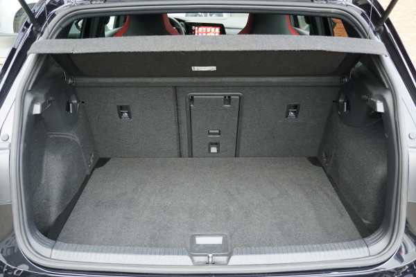 Volkswagen Golf 2.0 TSI GTI Clubsport 300PK + PANORAMADAK / STUURVERWARMING / 19"