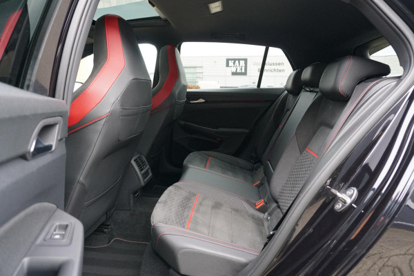 Volkswagen Golf 2.0 TSI GTI Clubsport 300PK + PANORAMADAK / STUURVERWARMING / 19"