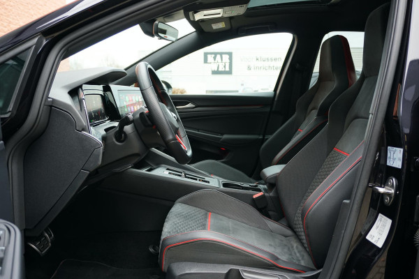Volkswagen Golf 2.0 TSI GTI Clubsport 300PK + PANORAMADAK / STUURVERWARMING / 19"