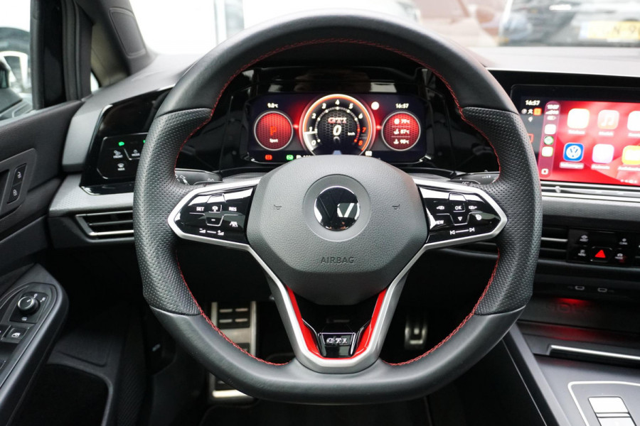 Volkswagen Golf 2.0 TSI GTI Clubsport 300PK + PANORAMADAK / STUURVERWARMING / 19"