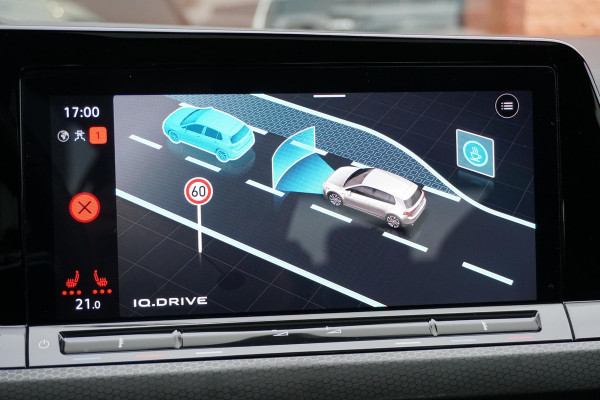 Volkswagen Golf 2.0 TSI GTI Clubsport 300PK + PANORAMADAK / STUURVERWARMING / 19"